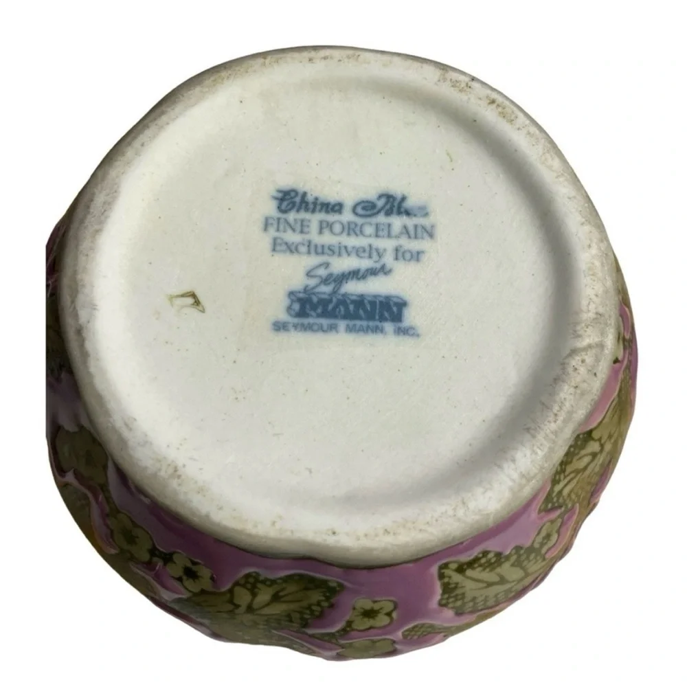 China Blue Fine Porcelain Seymour
Mann Pot Vase Pink W/ Green
Floral Design - Picture 7 of 16